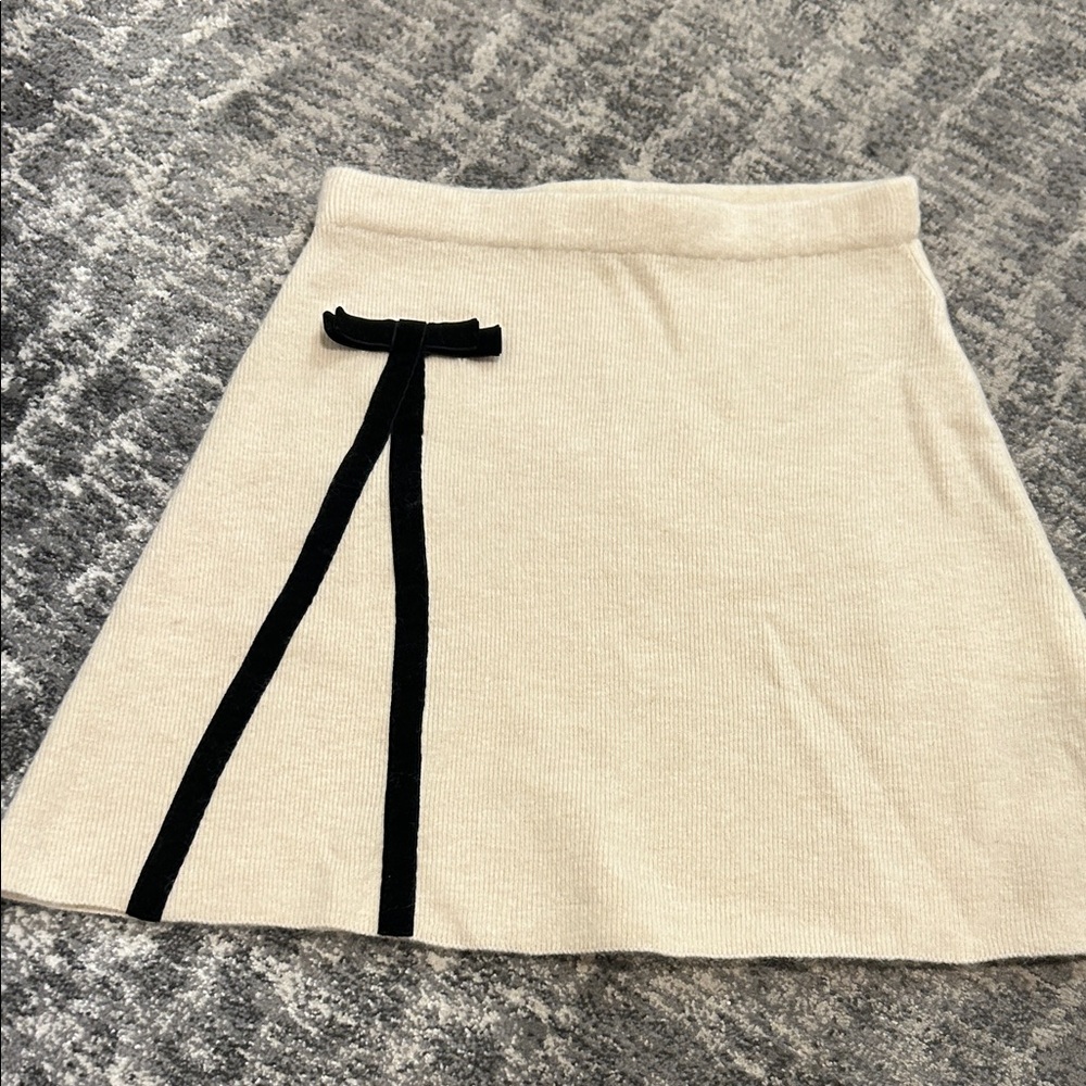 Zara Girls Cream Knit Skirt with Black Bow Trim
